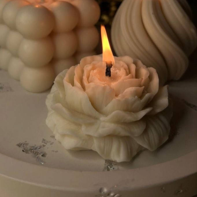 شمع شناور مدل گل آلاله مجموعه دو عددی آوینا کد 1108