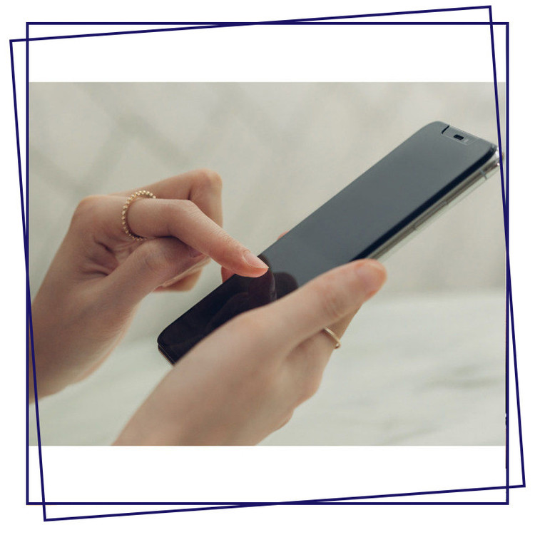محافظ صفحه نمایش حریم شخصی لایونکس مدل CRP مناسب برای گوشی موبایل اپل iPhone 14 Pro